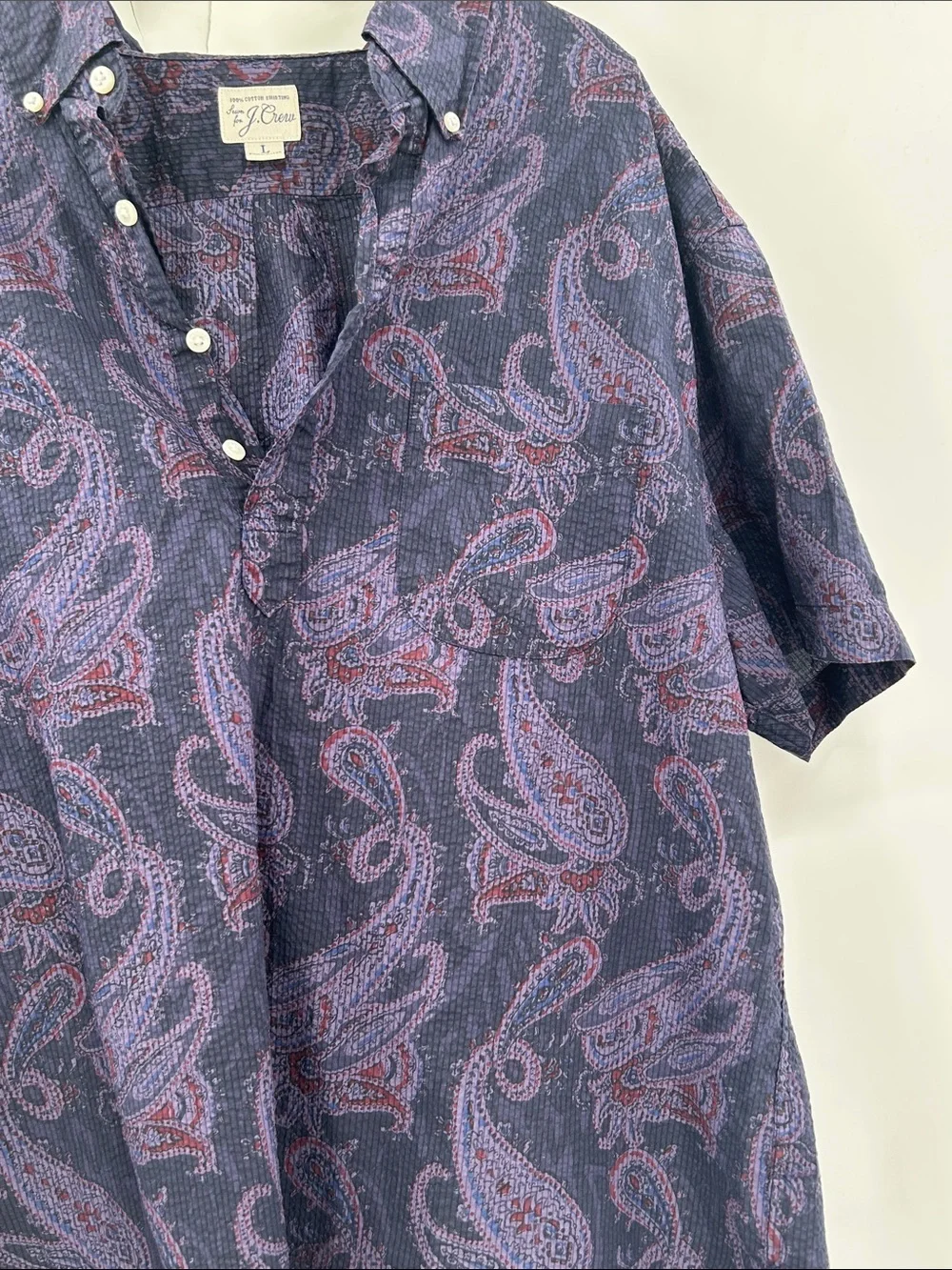 J. CREW Men’s Short-sleeve seersucker popover shirt Size Large Purple Paisley
